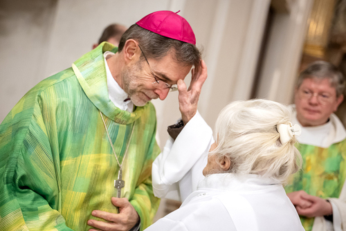 Josef Grünwidl feierte erste Messe als Erzbischof mit 100 Armutsbetroffenen