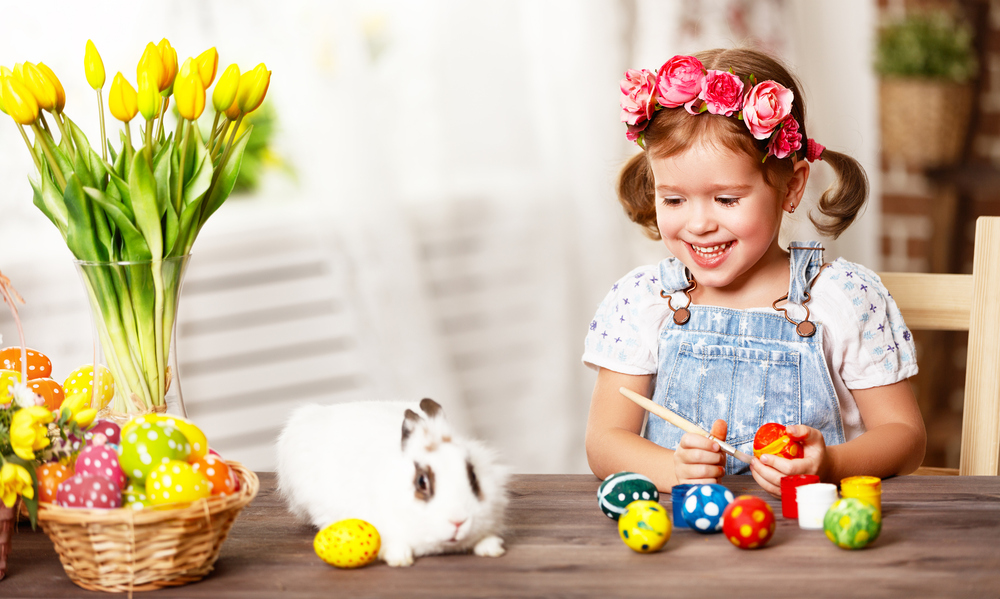 Happy easter! happy baby girl paints eggs for holiday / evgeny atamanenko, evgenyatamanenko Happy easter! happy baby girl paints eggs for holiday at home